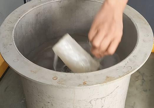 抛光液增加不锈钢螺母螺套金属光泽